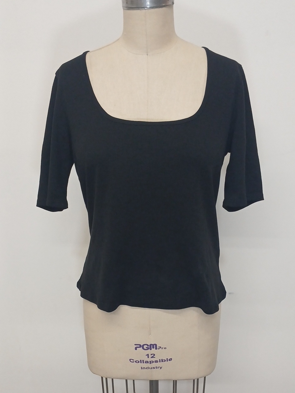 Banana Republic Black Organic Cotton Tee - Crew Neck / Large